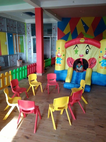 Cambridge Montessori Play & Primary School Manendragarh Campus