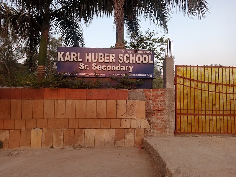 Karl Huber School Campus
