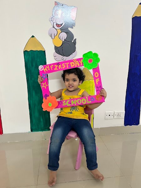 Little Birdies Play School & Daycare