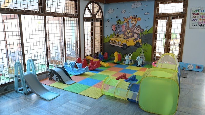 Little Hands Play School Makroniya