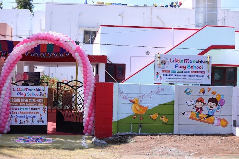 Little Munchkin Play School