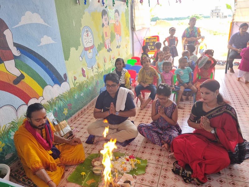 Lola International School
